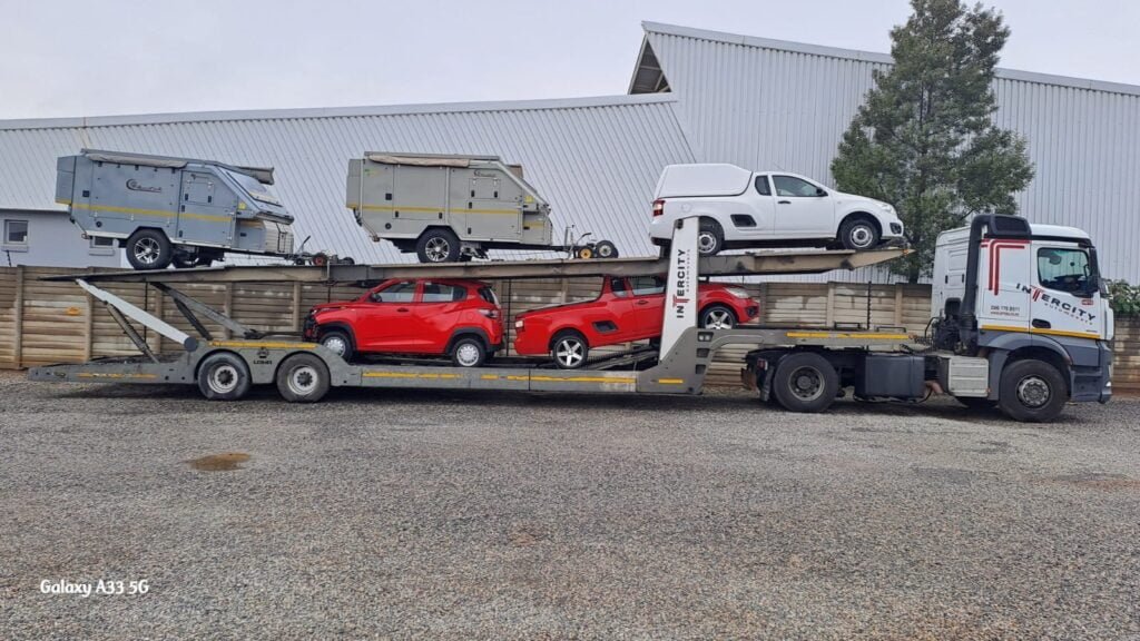 Car transport by truck 